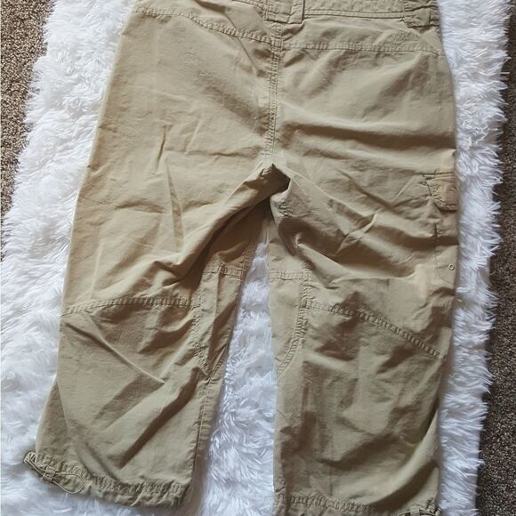 Columbia thin Khaki Crop Pants Size 6 - Picture 8 of 9